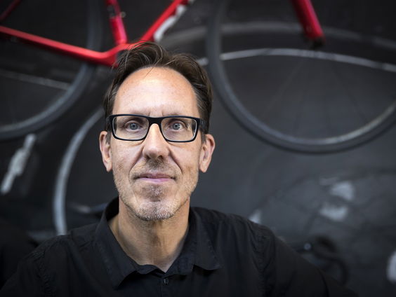 Het bingomolengesprek met wielerverslaggever Gio Lippens: Limburg, ongeduld en Sofi Tukker