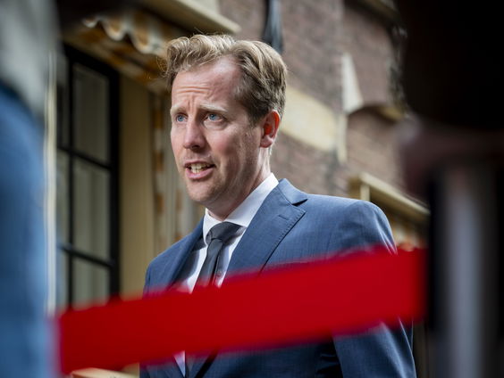 Staatssecretaris van Defensie: limiet defensieomzet voor banken en pensioenfondsen moet van tafel