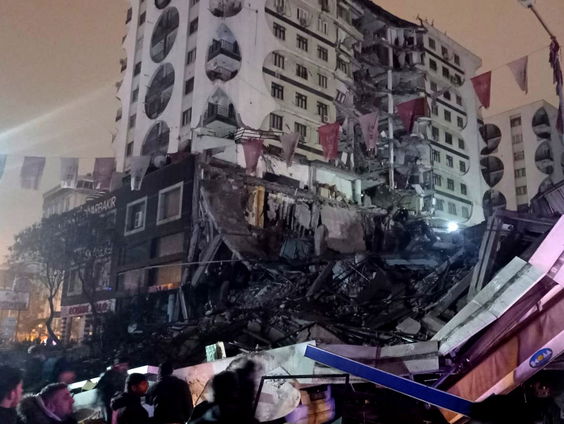 Doden en gewonden bij aardbeving Turkije