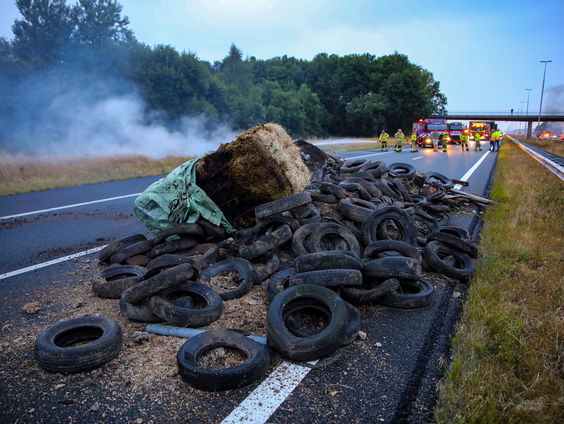 Boeren blokkeren wederom snelwegen