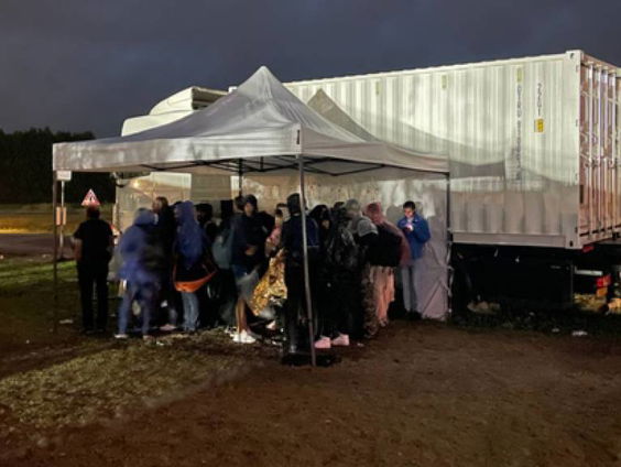 Zo'n 300 mensen sliepen buiten in Ter Apel