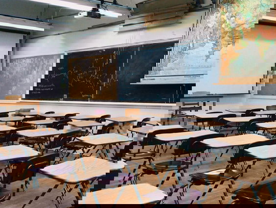 Docente geschiedenis en maatschappijleer Marike Barendse over de impact van schoolsluitingen op de jeugd