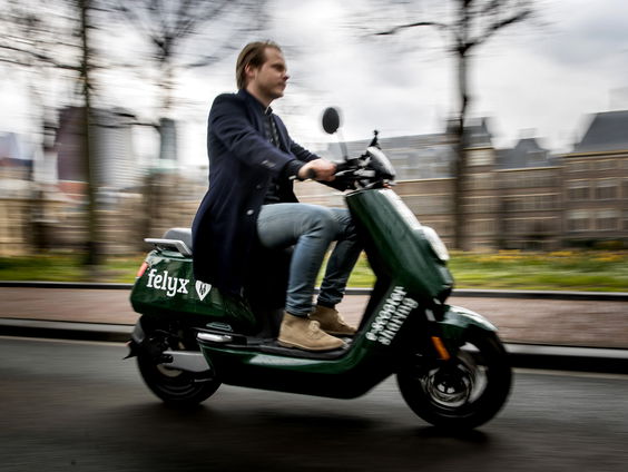 Hoe kun je het gebruik van deelscooters in goede banen leiden?