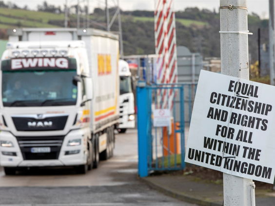 Noord-Ierse minister trekt stekker uit Brexit-afspraak