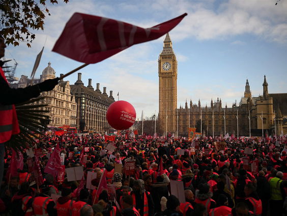 Bureau Buitenland - Opnieuw stakingen in Londen & Chaos in Peru