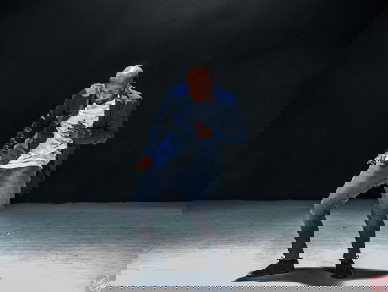 Wat wil de bekroonde danser Mohamed Yusuf Boss vertellen met zijn werk?