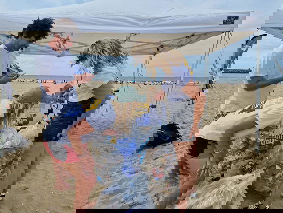 Beach Cleanup om Noordzeekust schoon te maken is broodnodig