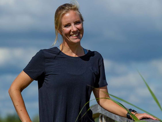 Lotte van Trigt zwemt, fietst en loopt een triatlon ondanks haar reuma
