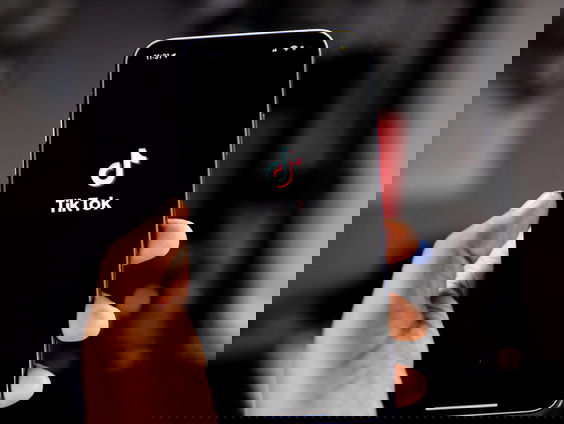 Kauthar Bouchallikht (GL) over het verslavende algoritme van TikTok