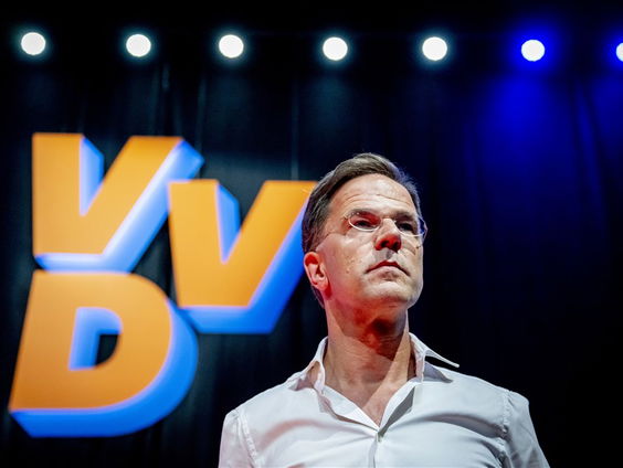 Stand.nl: 'Rutte houdt zijn eigen VVD aan het lijntje in het asieldebat'