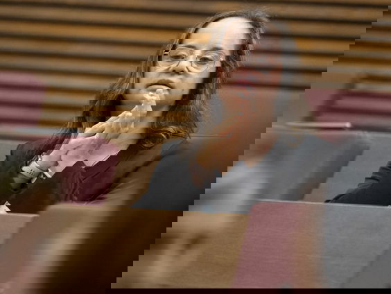 Voor het eerst parlementariër met downsyndroom benoemd in Spanje: 'Beleid wordt daar completer van'