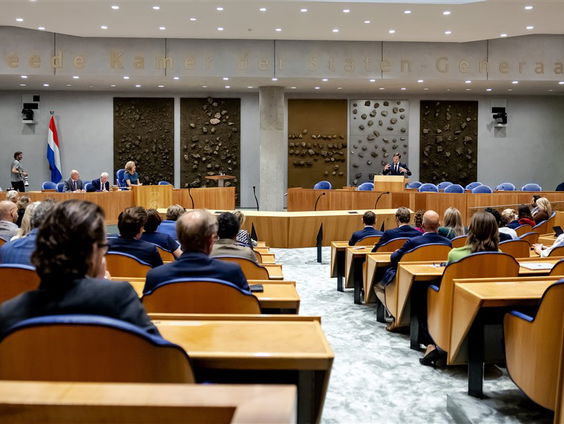 Stand.nl: Nieuwe gezichten gaan het vertrouwen in de politiek herstellen