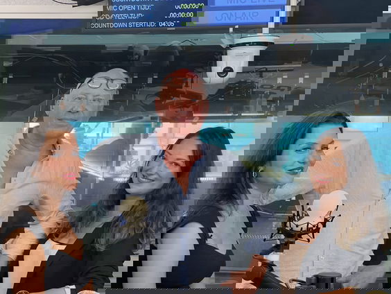 Kunststof - Kitty Herweijer en Elif Isitman, journalisten