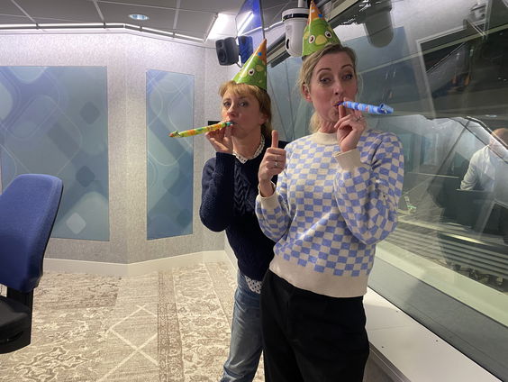 Plien en Bianca vieren 100.000 verkochte kaarten voor hun voorstelling En nu dan?!