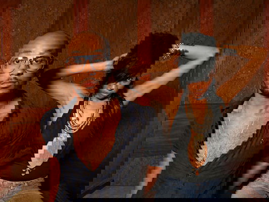 Joya Mooi op de schouders van J*Davey