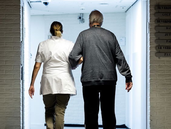 Nieuwe schoen moet voorkomen dat ouderen vallen