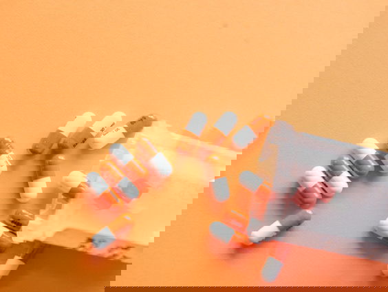 Farmaceutische industrie zet huisartsen onder emotionele druk met reclamefolders