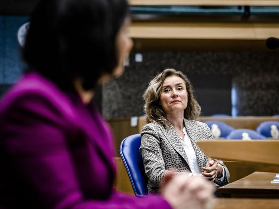 Hedy d'Ancona reageert op vertrekt Arib