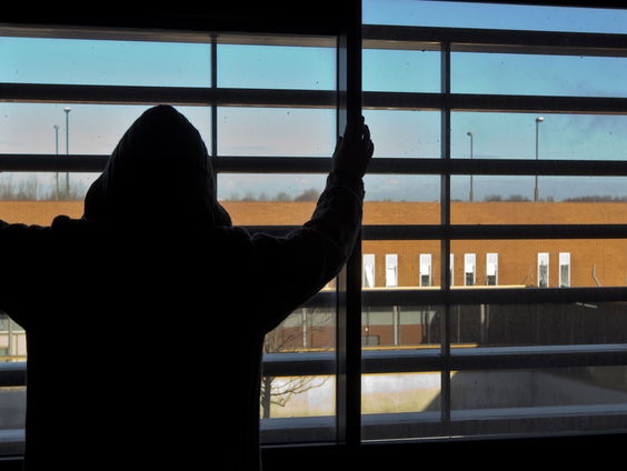 Hoe moeten we jonge criminelen aanpakken?