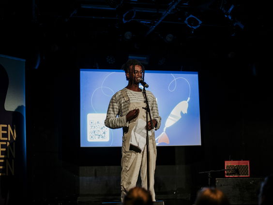 Spoken-word artiest Mahat Arab: 'Zelfs een schaduw kost geld'