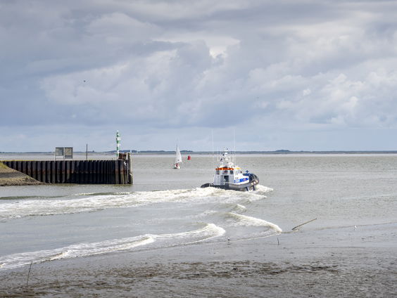 KNRM over actie na brand vrachtschip ten noorden van Ameland