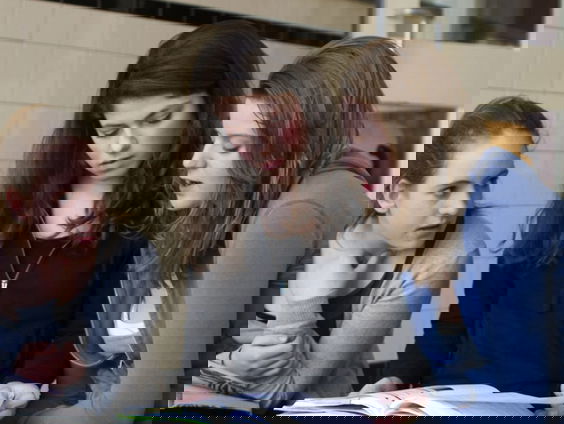 Het Nederlands kan makkelijker, vindt taalkundige: 'Waarom schrijven we citroen nog met een C?'