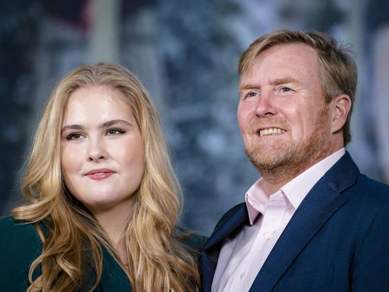 Prinses Amalia vertrekt met koning Willem-Alexander en koningin Máxima naar de Caribische eilanden