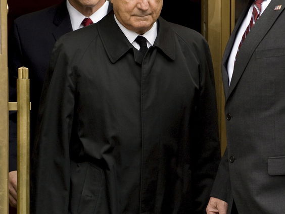 Terug naar Toen: Bernard Madoff gearresteerd