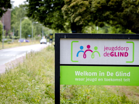 Deel van pleegkinderen die tussen 1980 en 2000 in jeugddorp De Glind woonden, seksueel misbruikt of mishandeld