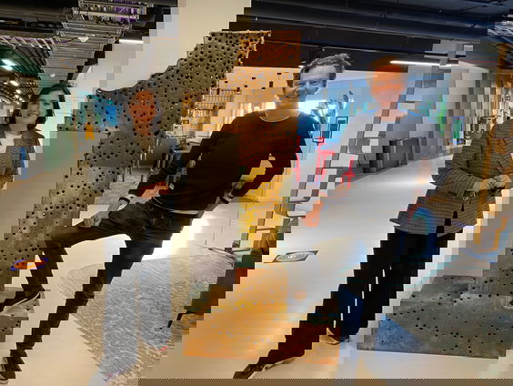 Jim Jansen en Dahran Çoban over de heropening van fysiek onderwijs