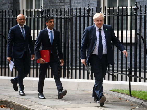 Britse ministers stappen op wegens gebrek aan vertrouwen in Johnson