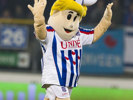 Mascotte Heero staat voor de rechter