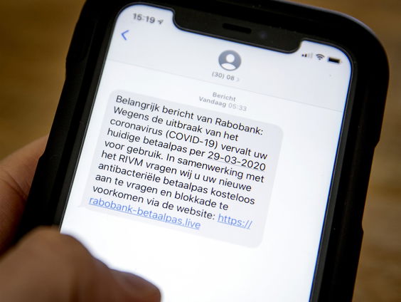Fraudehelpdesk waarschuwt: veel phishende criminelen actief