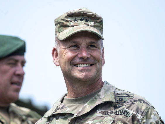 Wie is de nieuwe NAVO Commandant Europa?