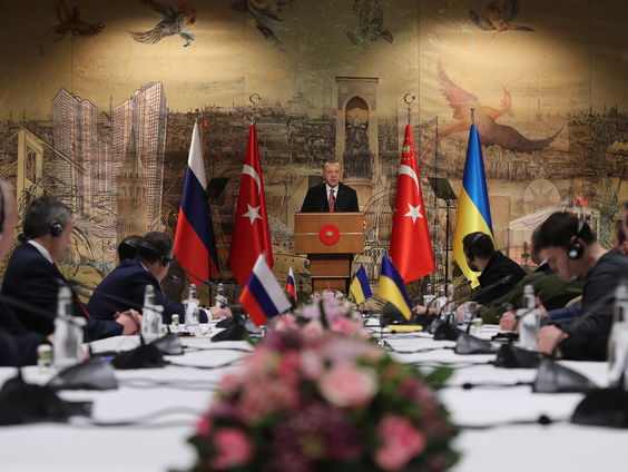 Expert Olga Burlyuk verrast over uitkomsten onderhandelingen Rusland en Oekraïne, maar is het levensvatbaar?