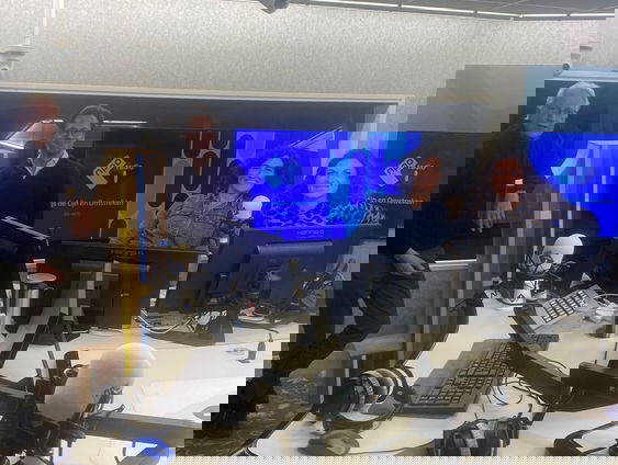 Nieuwsforum met Ronald van Raak en Andries Knevel over Hugo de Jonge, Oekraïne en het WK in Qatar