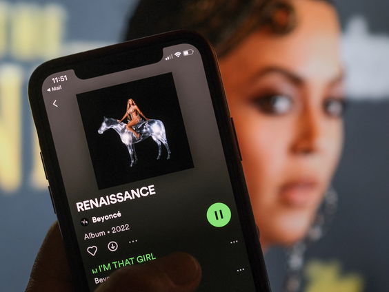 Beyoncé past songtekst aan. Goed besluit of gaat dit ten koste van de vrijheid in kunst?