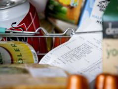 Inflatie stijgt, koopkracht daalt. Moeten we compenseren?