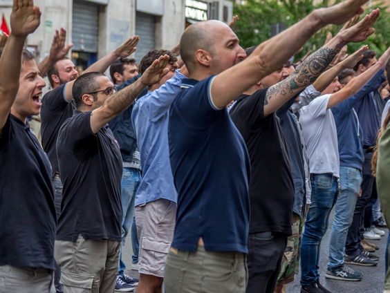 De Italiaanse fascisten grijpen hun kans in pandemie