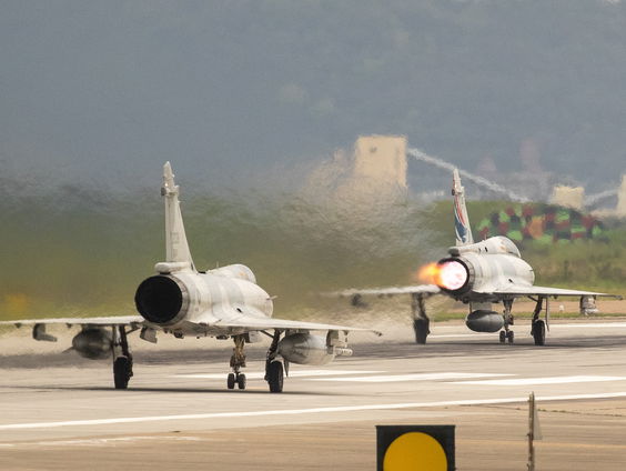 Recordaantal Chinese gevechtsvliegtuigen boven wateren rond Taiwan gesignaleerd