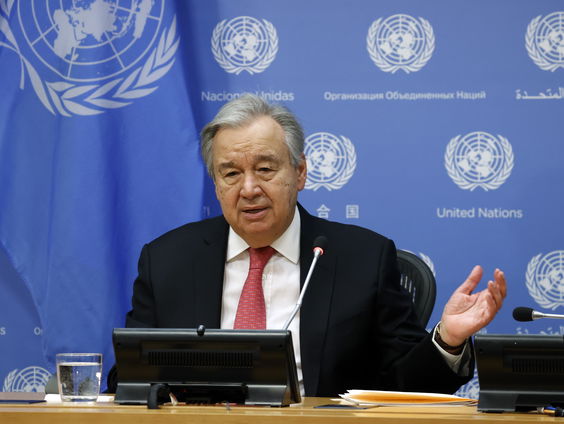 Wat doet de VN-baas bij de Winterspelen in China?