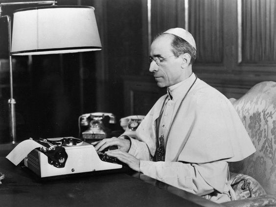 Wie was oorlogspaus Pius XII?