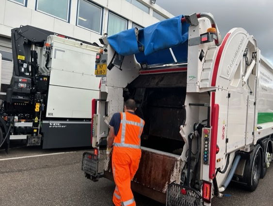 Vaker brand in vuilniswagens door batterijen in vuilnis