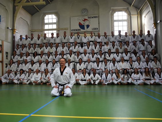 Taekwondo-grootmeester Gerard van den Berg heeft als eerste Nederlander de 9e 'dan' gehaald