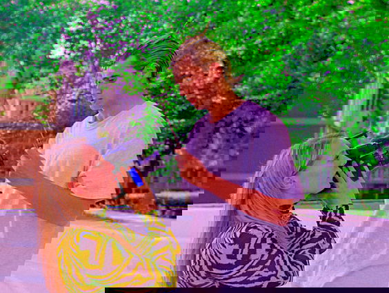 Hadewych Minis over 'Met Mes': een film vol absurdisme en satire