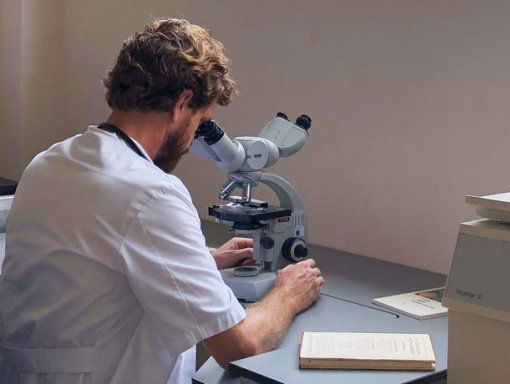 Wakkere Wetenschapper: Jacob van der Ende over zijn eigen tropenziekenhuis