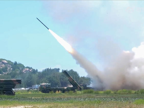 Raketten Chinese militaire oefeningen in Japanse wateren terecht gekomen