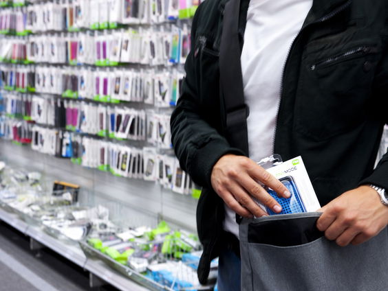 Supermarkten verliezen miljoenen euro's door winkeldiefstal: wat kunnen we daartegen doen?