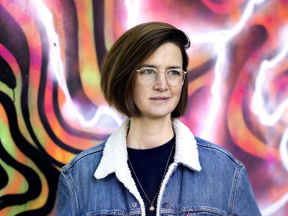 Druktemaker Yora Rienstra - Zwalkende rode lijn