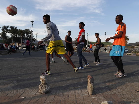 Tussenhandelaren maken misbruik van 'mislukte' jonge voetballers Afrika Cup.